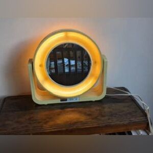 Round Double Sided Lighted Magnifying Make Up Vanity Mirror